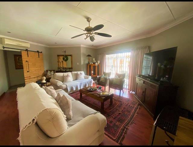 4 BEDROOM HOUSE FOR SALE IN THREE RIVERS